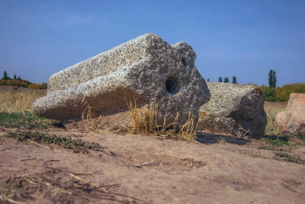 Легенды, балбалы и гигантские жернова